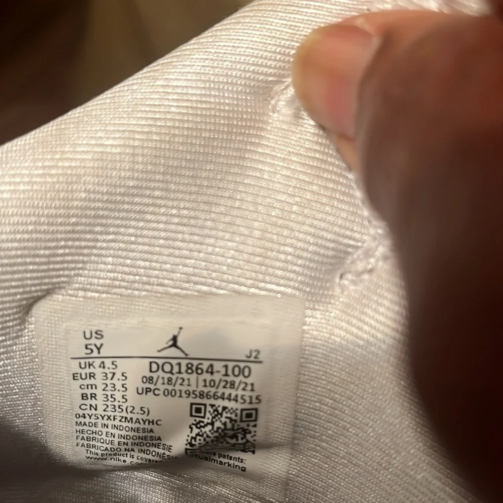 Air Jordan 1 Mid - Picture 10 of 11